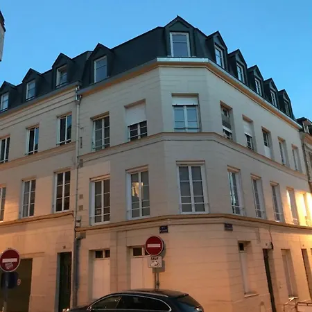 아파트 La Savane Du Donjon *